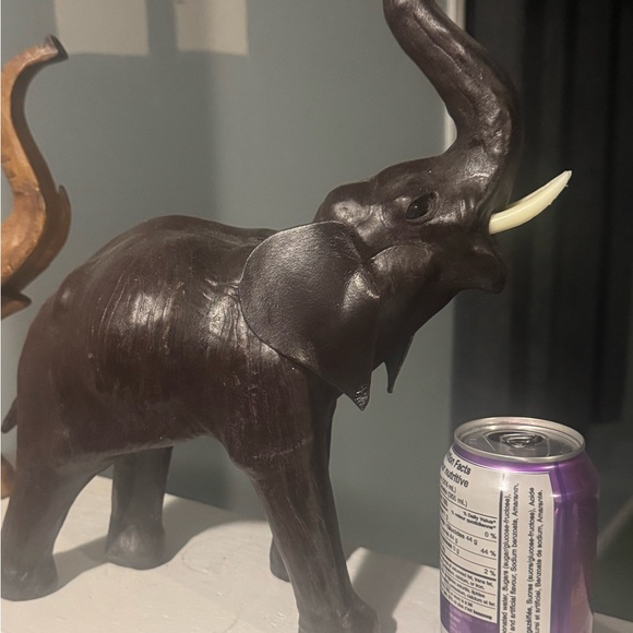 1 brown 2 black raised truck leather wrapped elephants - Picture 2 of 6